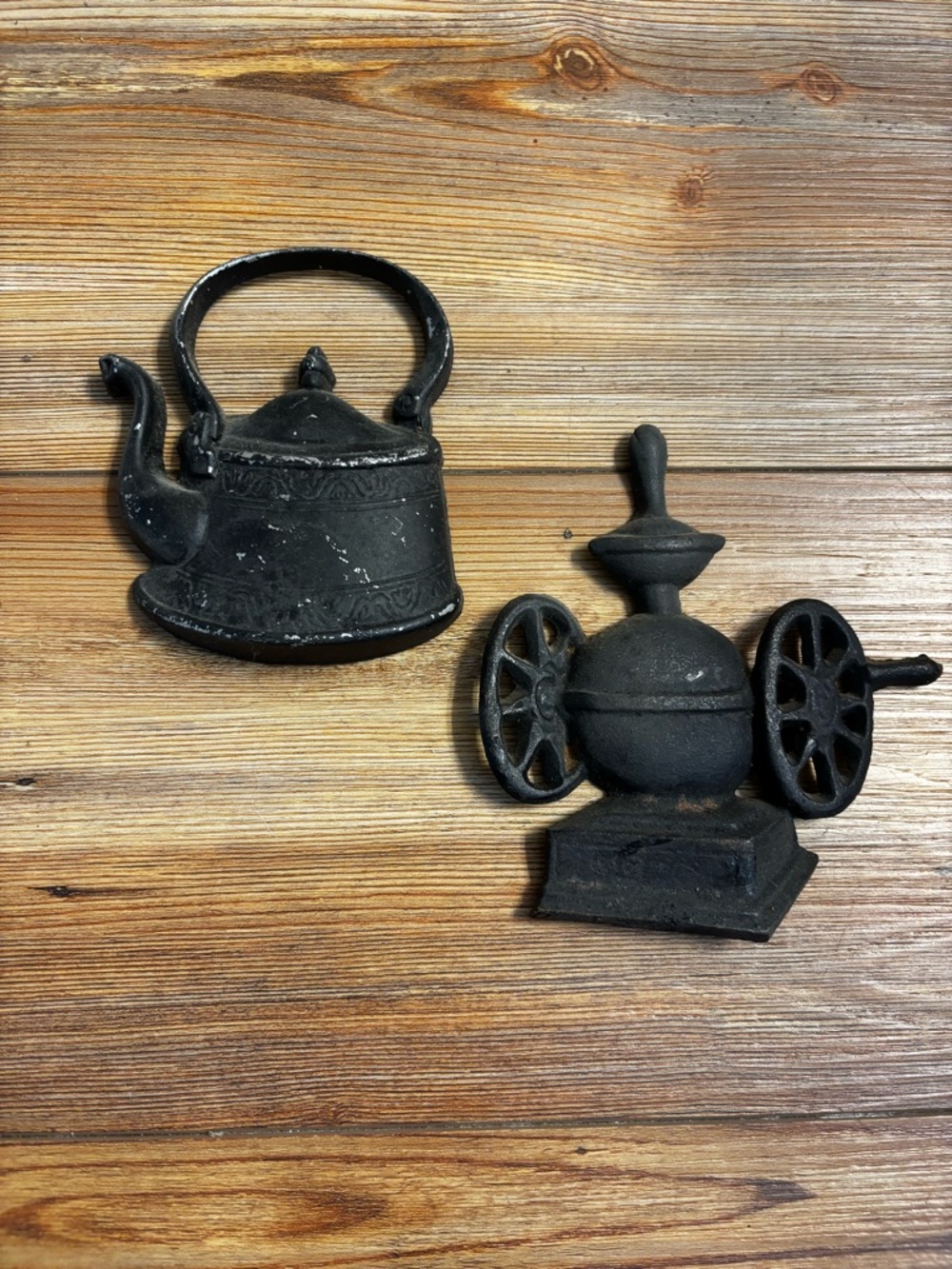 Vintage metal Teapot & cast iron Grinder Wall Décor - Black